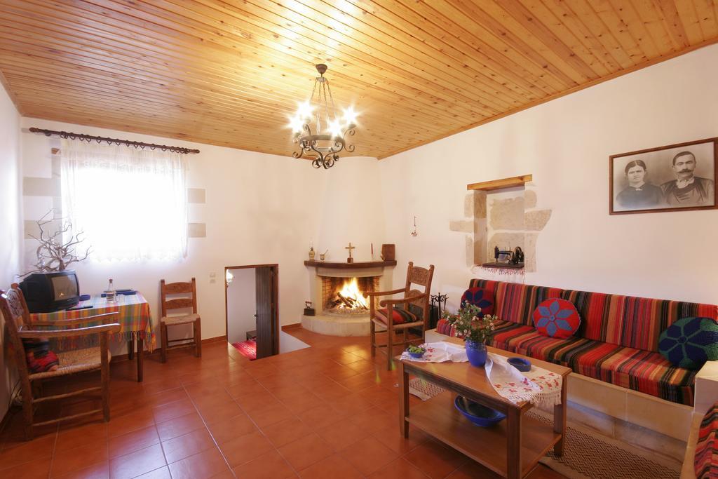 Fenareti Village House Makhairoi Bagian luar foto